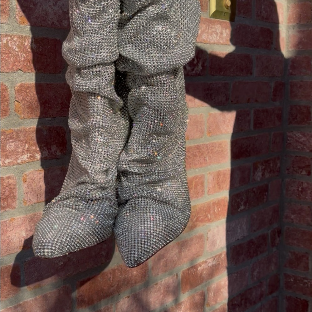 Elegant silver sparkly boots - Picture 2 of 16